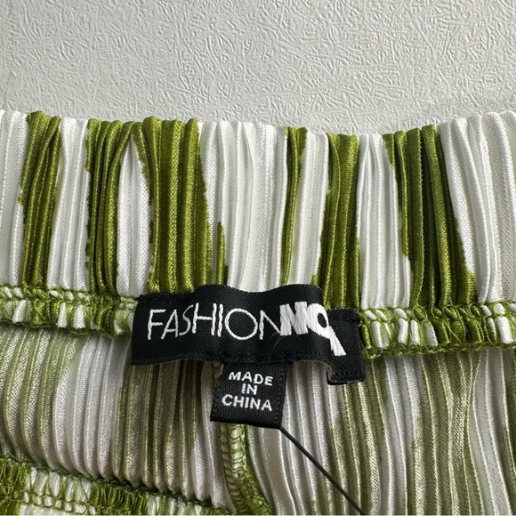 Always around Plisse fashion, nova women’s size medium two-piece halter set(New) - Picture 10 of 13